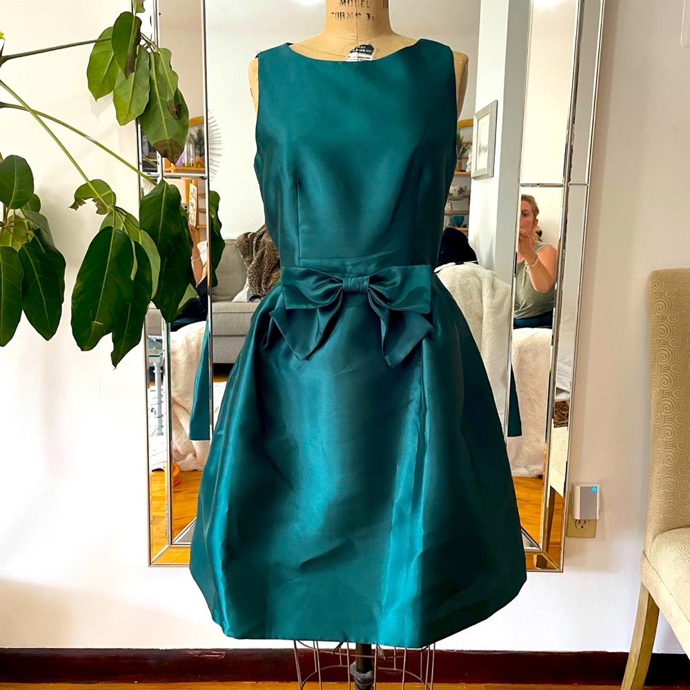Tahari emerald green taffeta party dress